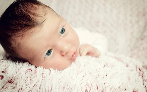 Újszülött baba lány — Stock Fotó