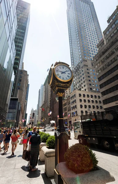 The Clock on Fifth Avenue at the Trump Tower — Stock Photo, Image