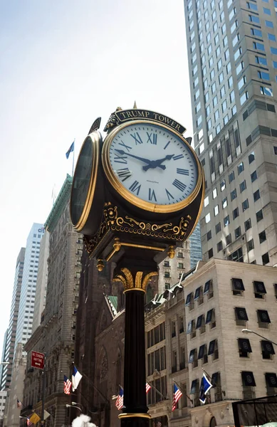 The Clock on Fifth Avenue at the Trump Tower — Stock Photo, Image