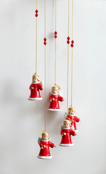 Angeli piccoli in abiti natalizi . — Foto Stock