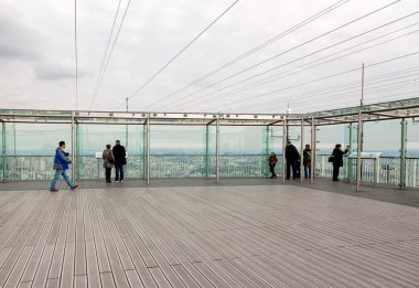 Turistler, Montparnasse Kulesi Paris çatısı