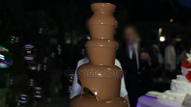 Fondue-Brunnen aus Schokolade — Stockvideo
