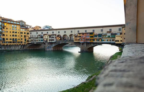 Most Ponte Vecchio při západu slunce, Florencie. — Stock fotografie