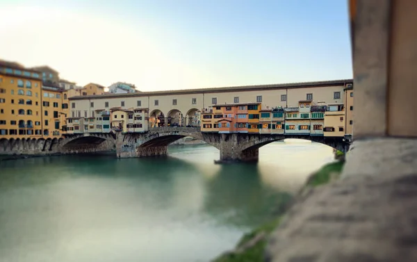 Ponte Vecchio-híd naplementében, Florence. Miniatűr effect. — Stock Fotó