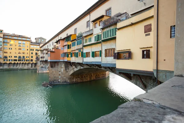 Most Ponte Vecchio při západu slunce, Florencie. — Stock fotografie