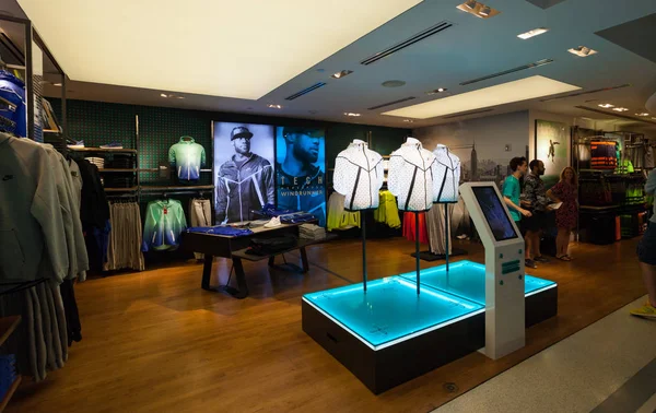 Niketown atletisk kläder butik i Nyc — Stockfoto