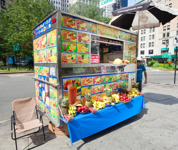 Quiosque de bebidas de frutas em Manhattan — Fotografia de Stock