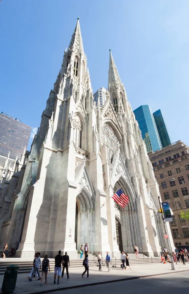 St. Patrick's Cathedral op Fifth Avenue, Manhattan. — Stockfoto