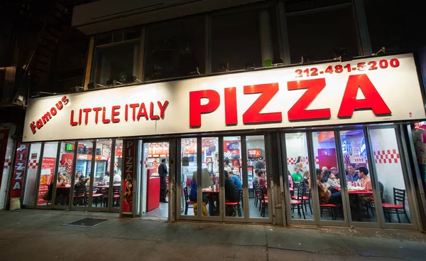 Slavné malé Itálie Pizza v Manhattanu. — Stock fotografie