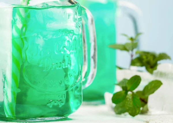 Drink fresh mint with ice. — Stock Photo, Image