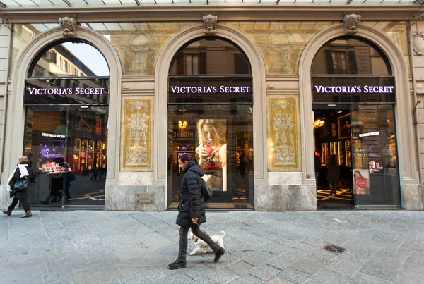Victoria's Secret obchod ve Florencii, Itálie. — Stock fotografie