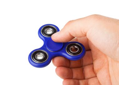 Bir mavi kıpır Spinner ile oynamak