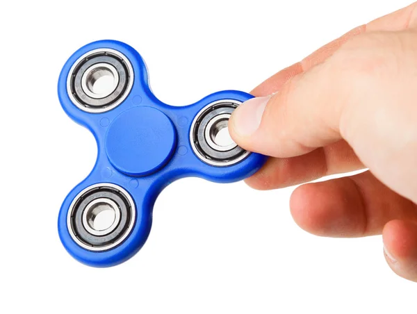 Spelen met een blauwe Fidget Spinner — Stockfoto