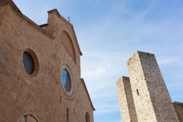 Architektura, San Gimignano, malé středověké vesnice Toskánsko — Stock fotografie