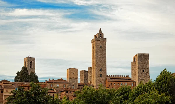 Arquitectura de San Gimignano, pequeño pueblo medieval de Toscana — Foto de Stock