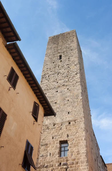 Arquitectura de San Gimignano, pequeño pueblo medieval de Toscana — Foto de Stock