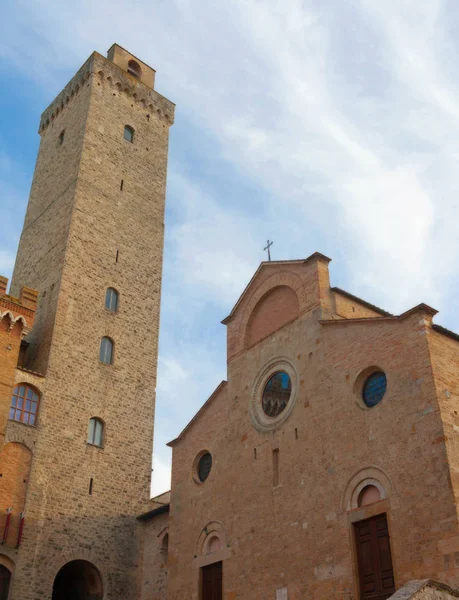 Arquitetura de San Gimignano, pequena aldeia medieval da Toscana — Fotografia de Stock