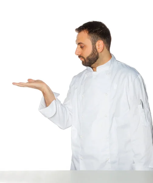 Jonge chef-kok op witte achtergrond. — Stockfoto