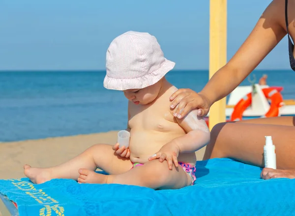 Bebek güneş koruyucu krem.