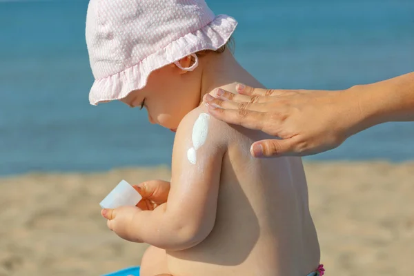 Baby sunscreen cream. — Stock Photo, Image