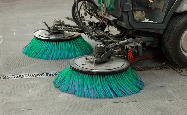 Street sweeper machine cleaning the streets — Stock Photo, Image