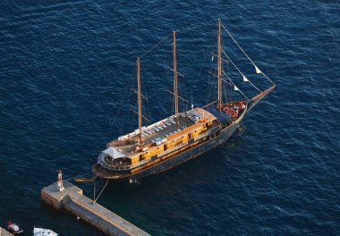 Eski bağlantı noktası Fira erken yolcu gemisi.