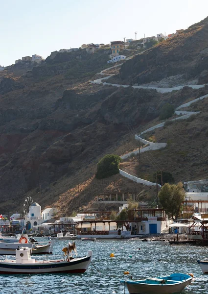 Village with port on the island Thirassia, Santorini, Greece. — Stock Photo, Image