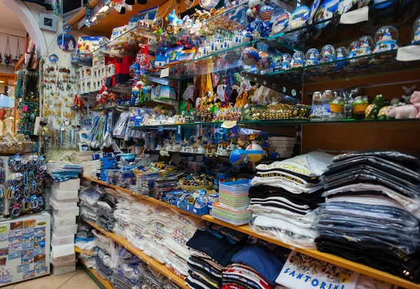 Hediyelik eşya dükkanı Santorini Adası. — Stok fotoğraf