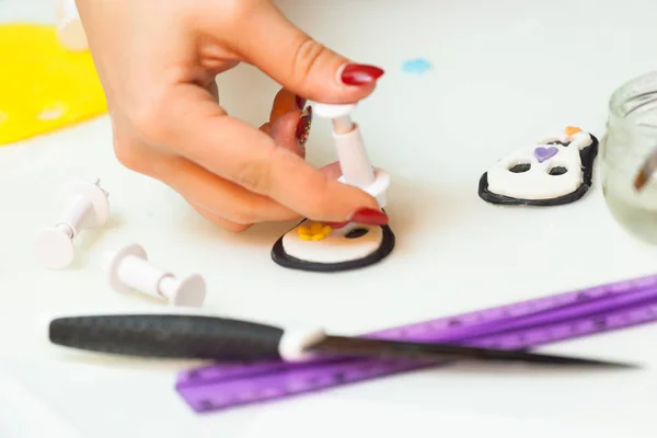 Cijfers van Halloween met fondant plakken of suiker plakken. — Stockfoto