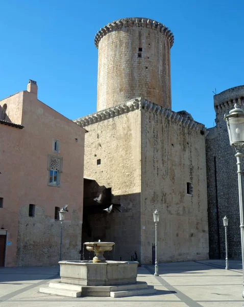 宏大 Caetani 城堡建于1319年在 Fondi, 意大利 — 图库照片