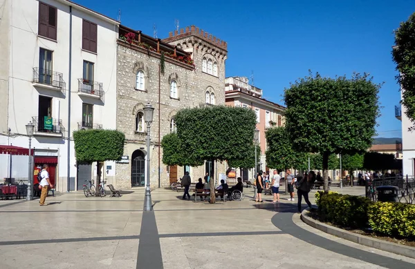 Matteotti platz in fondi, italien. — Stockfoto