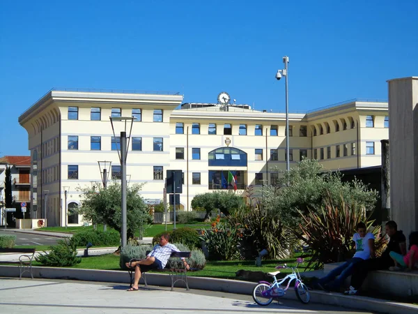 Municipio náměstí ve Fondi, Itálie. — Stock fotografie