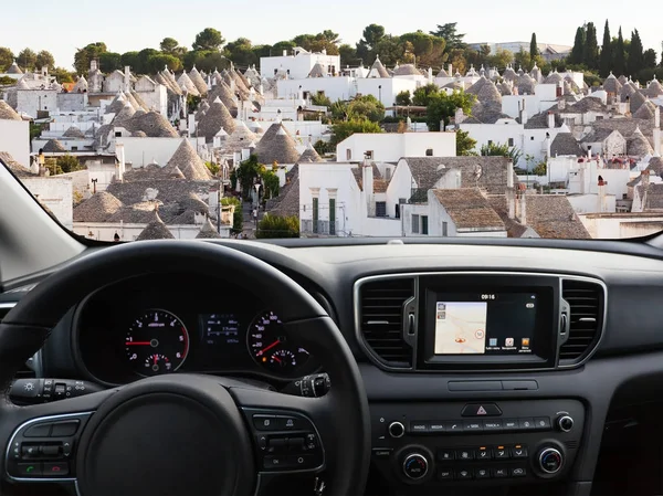 Desce rozdzielczej samochodu, w podróży do Alberobello — Zdjęcie stockowe