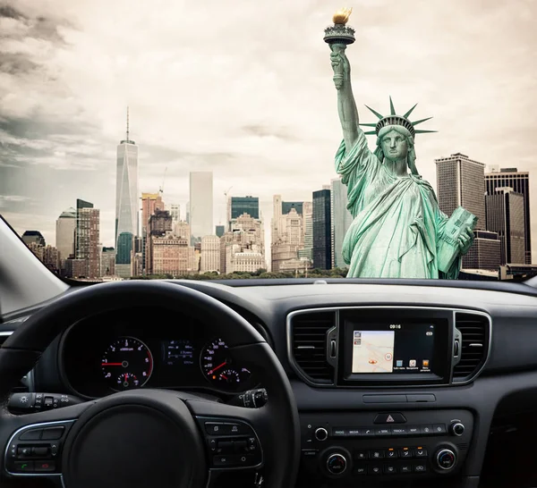 Car dashboard traveling to New York City — Stock Photo, Image