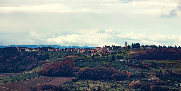 Landdistrikterne landskab i Toscana bakker - Stock-foto
