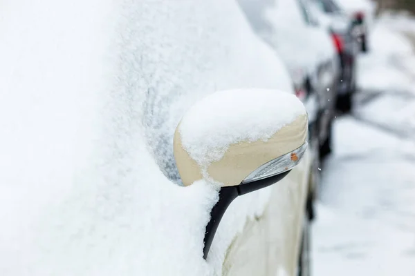 Lusterko Wsteczne Pokryte Śniegiem Transport Śniegu — Zdjęcie stockowe