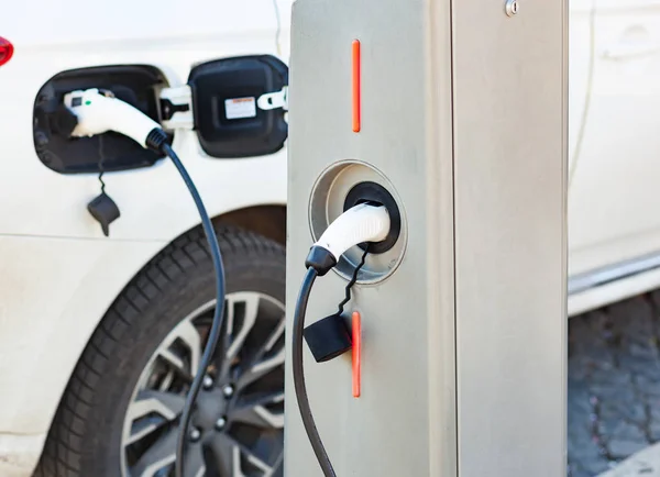 RisparmioScarica AnteprimaAlimentazione per ricarica auto elettrica . — Foto Stock