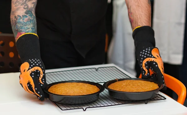 Dos pasteles de zanahoria recién horneados —  Fotos de Stock