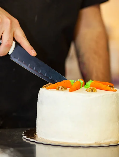 クリームチーズの霜降りのキャロットケーキ — ストック写真