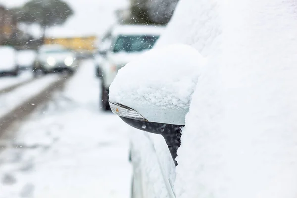 Backspegeln Täckt Med Snö Transport Efter Snöfall — Stockfoto