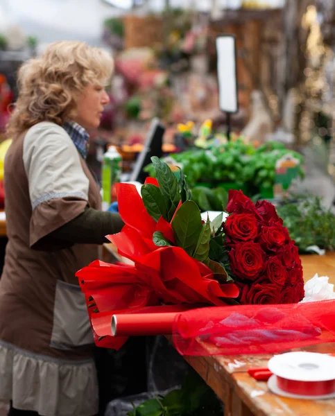 Florist with professional clothing in a nursery. — ストック写真