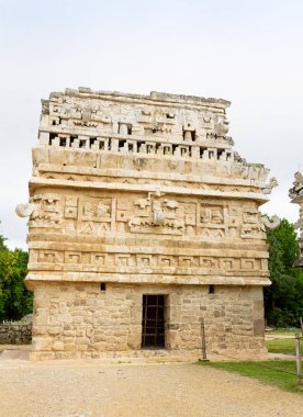 Eski Maya şehrinde La Iglesia 'yı sağ tarafa inşa etmek