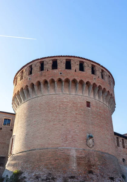 Fortaleza medieval en Dozza Imolese, cerca de Bolonia, Italia . — Foto de Stock