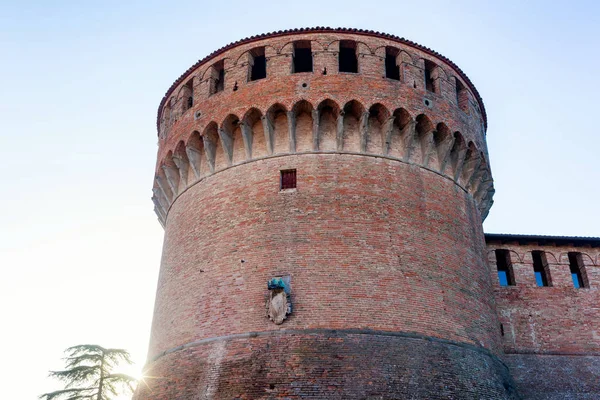 Fortaleza medieval en Dozza Imolese, cerca de Bolonia, Italia . — Foto de Stock