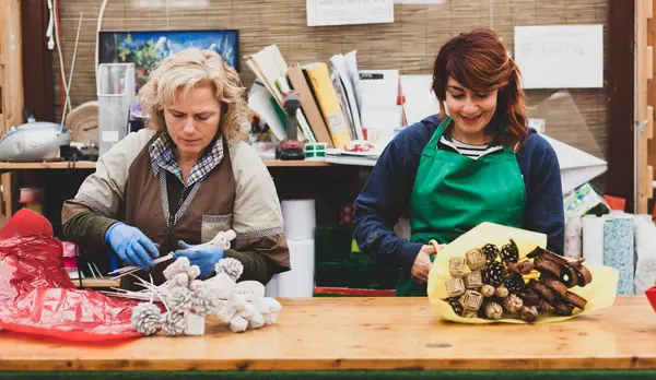 Two florists work in a nursery. — Stock Photo, Image