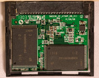 Kompakt Flash bellek, elektronik devreler içinde kırık bir bellek kartýnýn iç görünüm, 