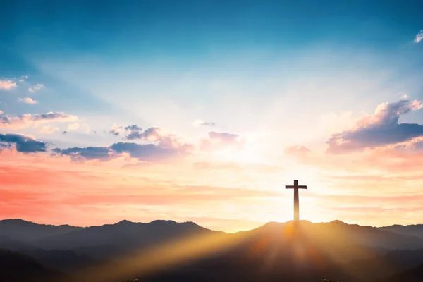 Silhouette Kreuz Auf Berg Sonnenuntergang Hintergrund — Stockfoto