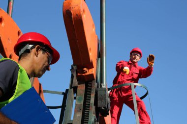 Petrol sahası işçiler, petrol kuyusu 