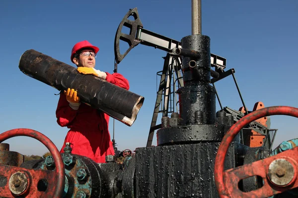 Trabajador de campo petrolero — Foto de Stock