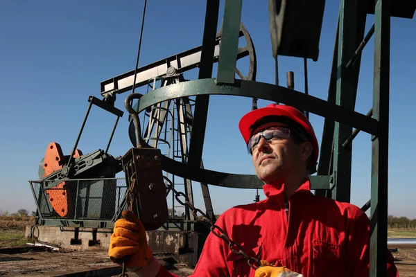 Lavoratore del settore petrolifero e del gas — Foto Stock